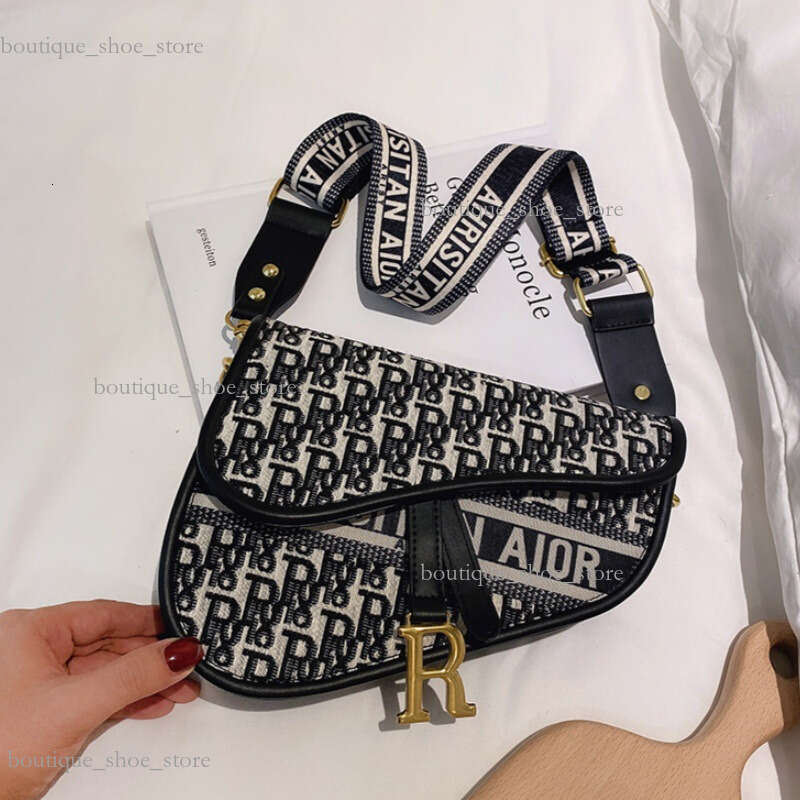 Small For Women 2025 New Versatile High-end Saddle Underarm Fashionable Ladies Shoulder Crossbody Bag