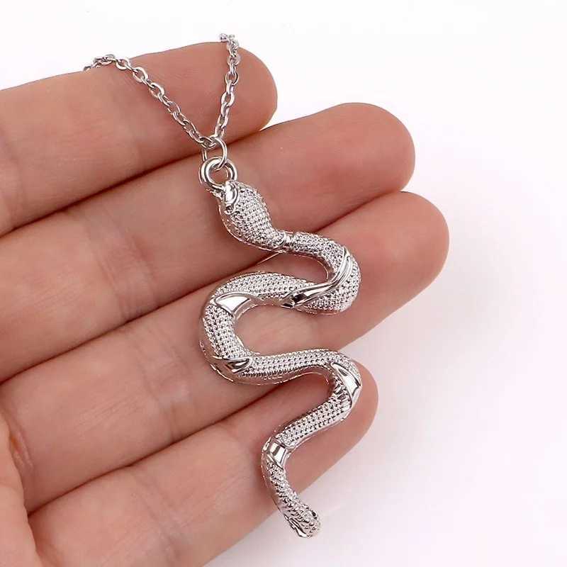 Wus 2022 New Ladies Snake Necklace New Animal Snake Pendant Necklace Earrings Simple Style Fashion Women Birthday Jewelry JewelC250407