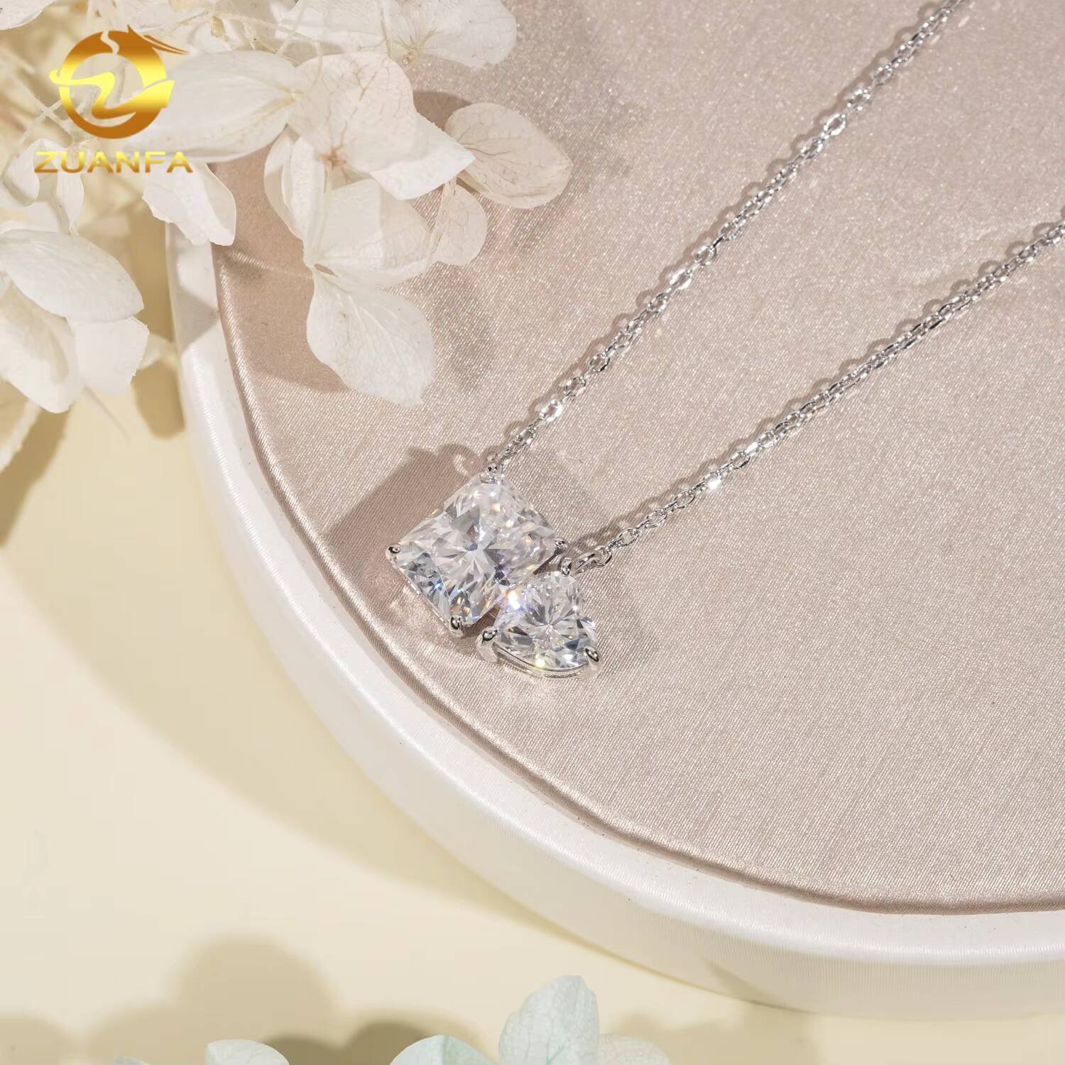 Wholesale Factory Price Two Moissanite Diamond 925 Silver Heart Pendant VVS Moissanite Charm Fashion Jewelry Necklace