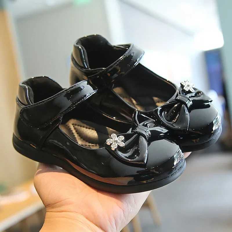 Glossy Kids Leather Shoes Simple Shallow Performance Shoes Black Bow with Crystal Flower Child Moccasin Shoes for Girls CasualT251101
