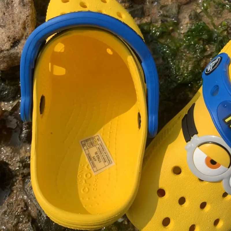 Miniso Minions Cave Sandals Stuart Dave Slippers Sandals Kaii Anime Family Beach Shoes Summer Childrens Sandals Drainage Gifts W250401