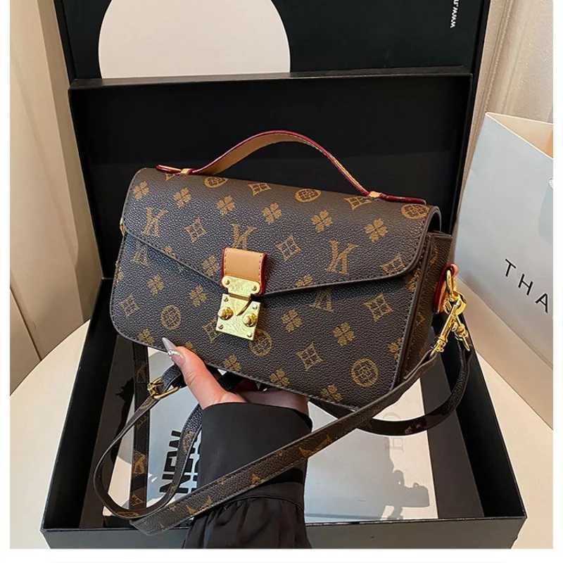 Designer bag Luxury Wens Tote Bag Made Of Fine Leather Boa Casual Vintage And Paris Trendy Chic Look Y251101