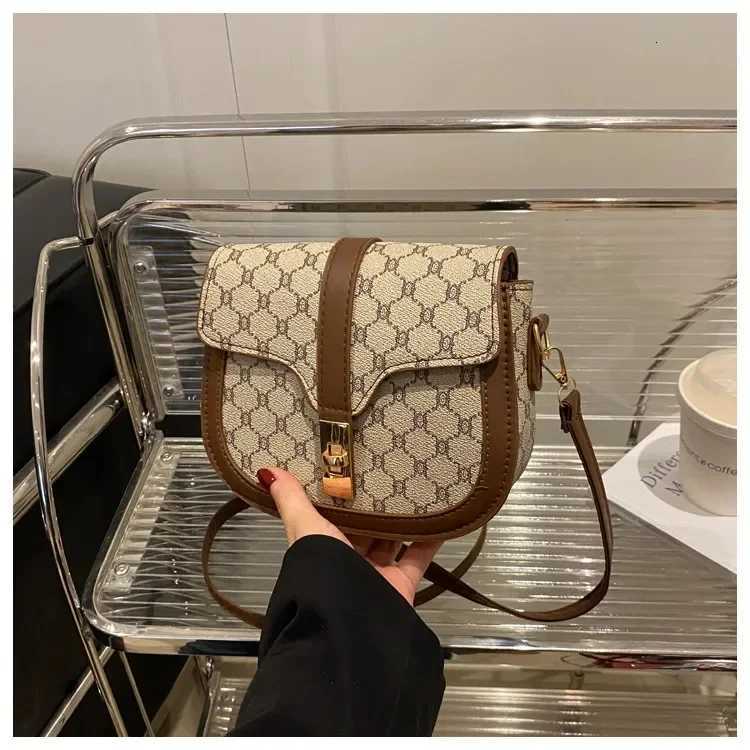 Designer 2025 High Fi Designer Wens Bag Adjustable Wide Strap Saddle Messenger Bag Printed Pattern Trendy Crossbody Versatile1 Y251120