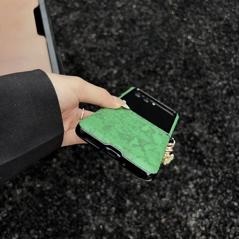 Luxury Snake Texture PU Leather For Samsung Galaxy Z Flip7 Flip 7 6 5 4 Zflip6 Case Pearl Flower Bracelet Strap Back Cover