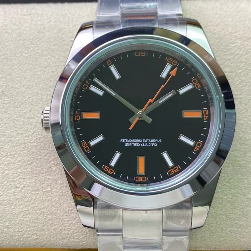 Stylish 40mm Mens' Chronograph Watch with Unique Lightening Symbolic Design - Automatic Winding Mechanism M116400