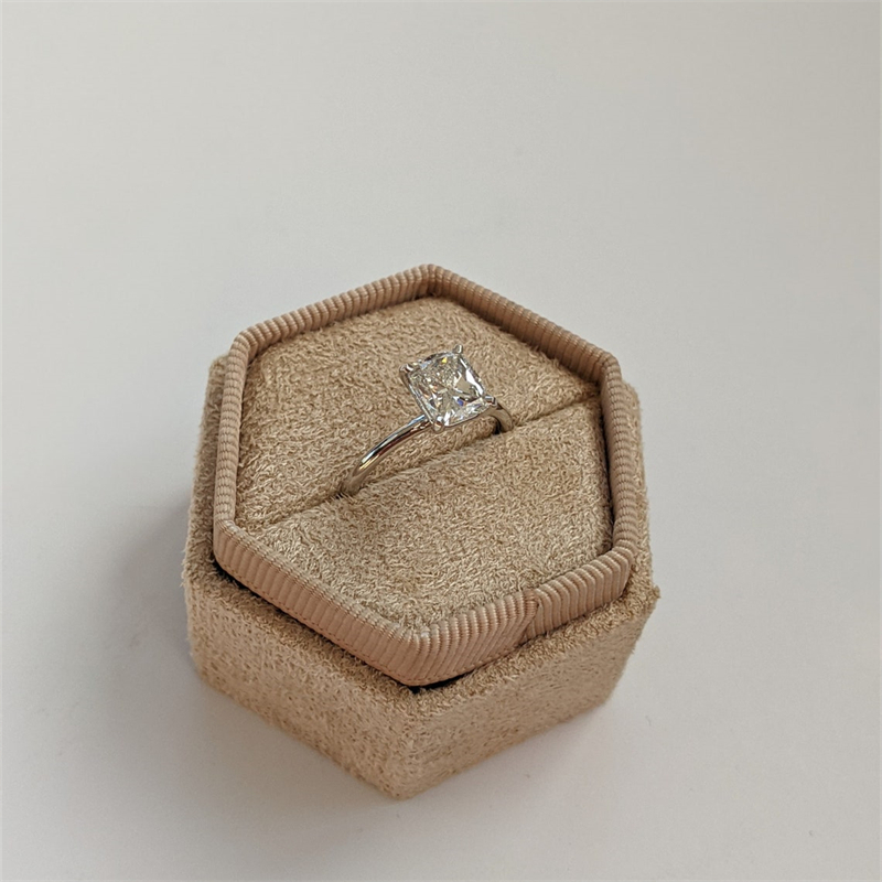 18K White Gold Elongated Cushion Cut 1.5 Carat Lab Diamond Ring Fashion Design Tiny Band Engagement Womens Gold Ring CVD Diamond