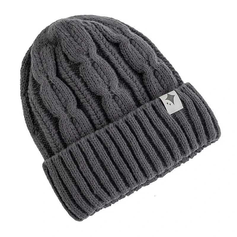 New Unisex Warm Winter Hats Fashion Streetwear Beanie For Women Couple Outdoor Winter Knitted HatXJ251101