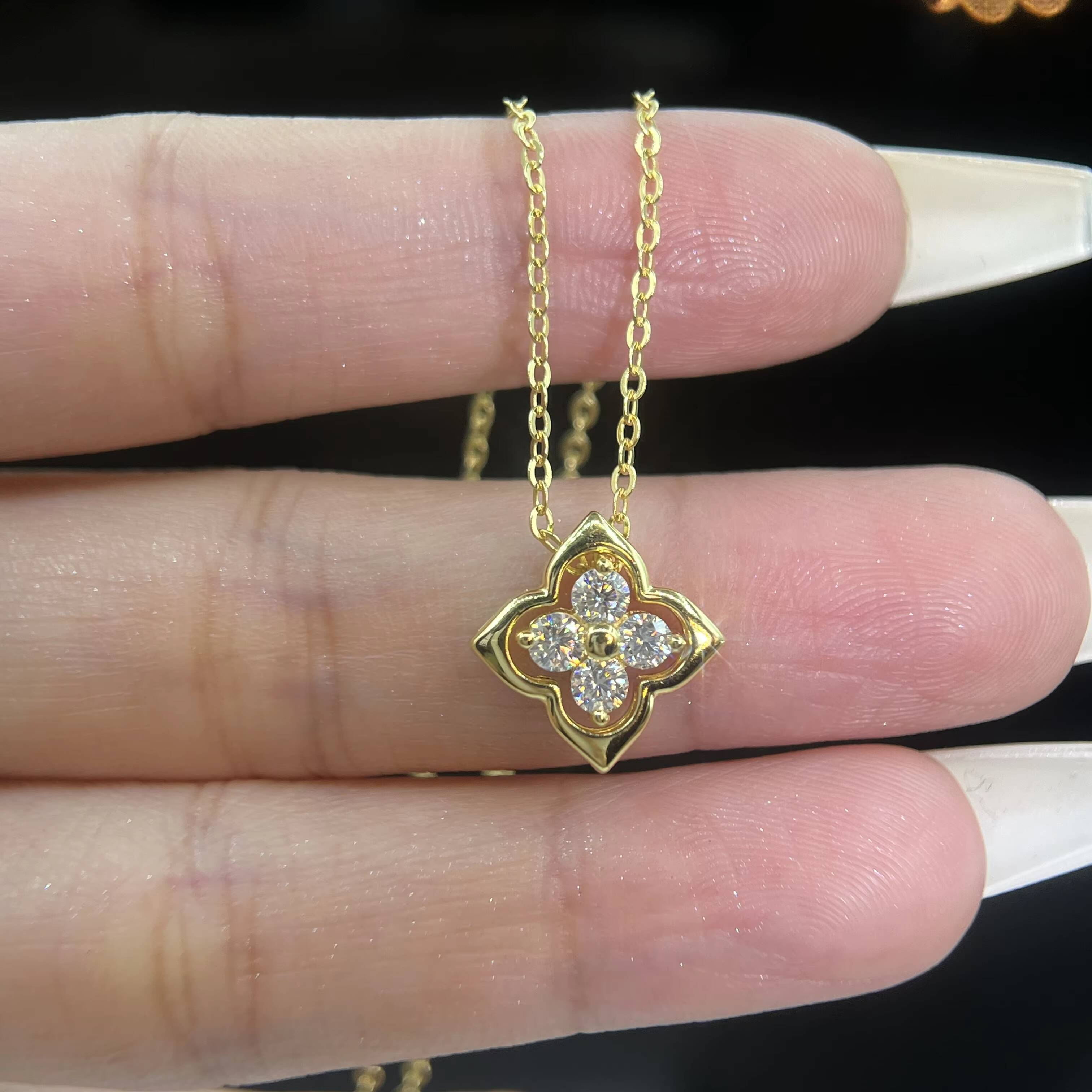 Luxury Clover Shape D Color VVS Moissanite Engagement Pendant Necklace for Women 10 14k 18k 22k Gold Plated S925 Silver Jewelry