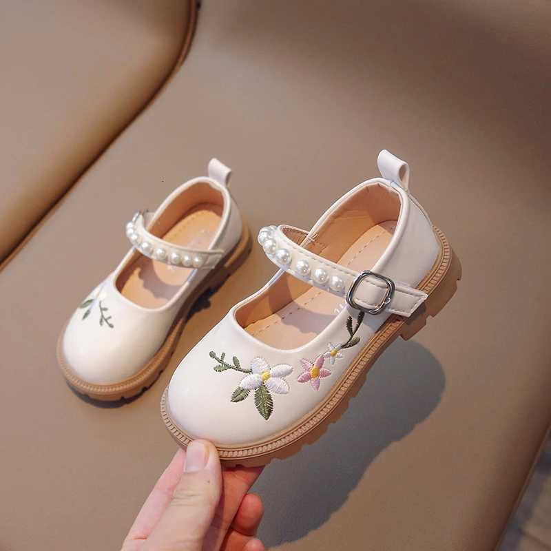 Girls Embroidery Floral Princess Shoes New Spring Mary Jane Soft Bottom Childrens Leather Shoes Little Girl Shallow Mouth ShoesT251101