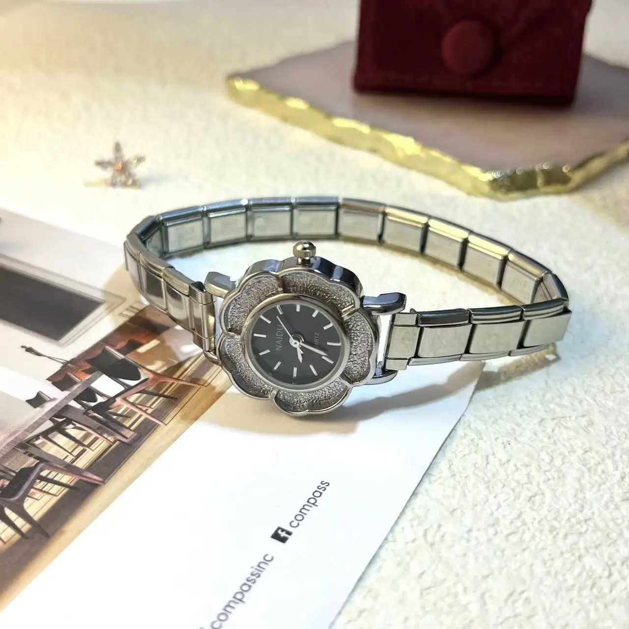 Womens Quartz es with Zirconia Flower Inlay Luxury Chic Design Stainless Steel Strap Party Birthday Gift for HerW251031