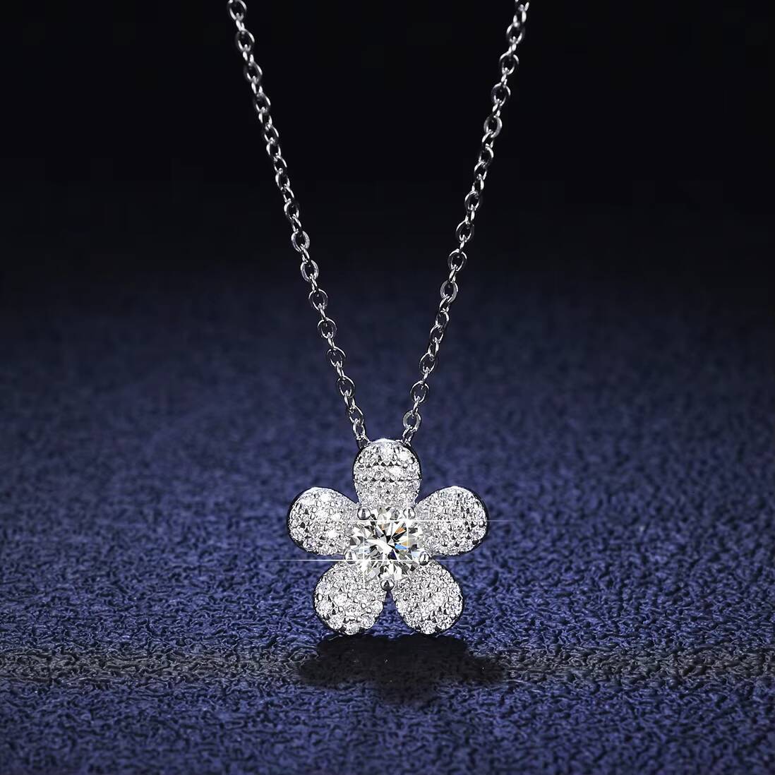 Beautiful Silver Necklace Shinning Moissanite Stone Diamond Fine Jewelry Fourleaf Clover Flower Pendant Moissanite Necklaces
