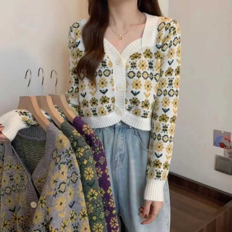 Vintage floral short knitted cardigan women autumn 2025 sweater jacket design sense long sleeve v neck cardigan sweater femaleT251101