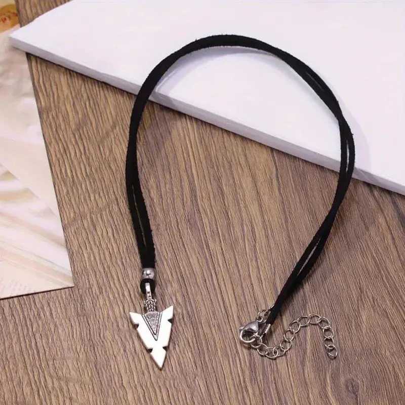 Retro Black Punk Triangle Arrow Pendant with Rope Necklace Accessories For Men N0472C250407