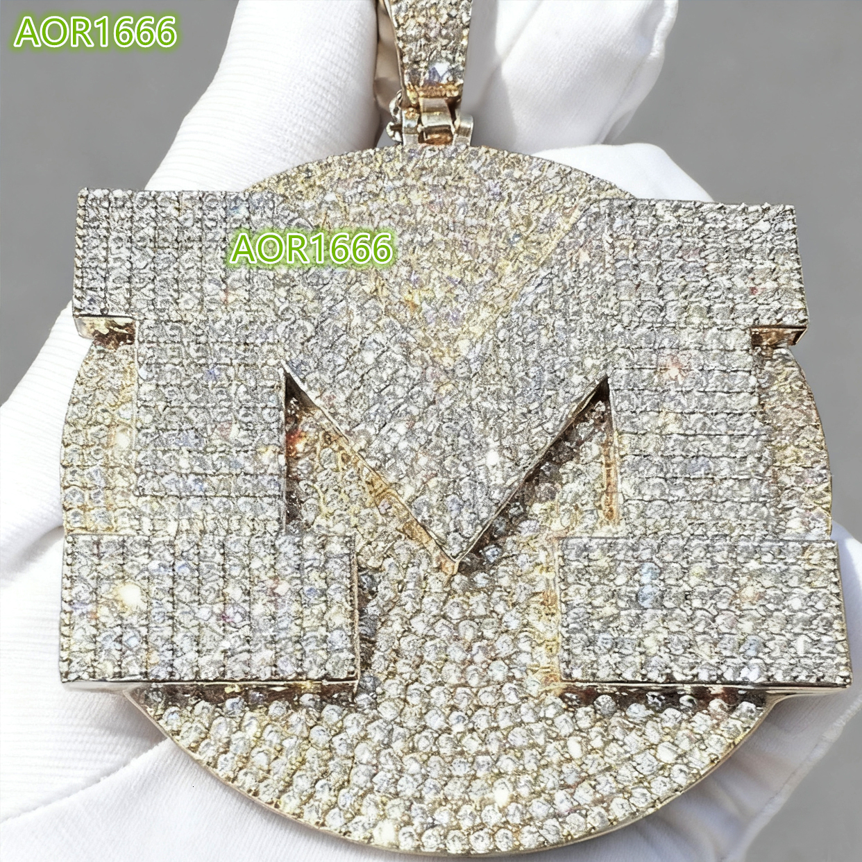 Wholesale Customized Fine Jewelry Hiphop Custom Round 925 Sterling Silver Vvs Iced Out Moissanite Pendant for Man Gift