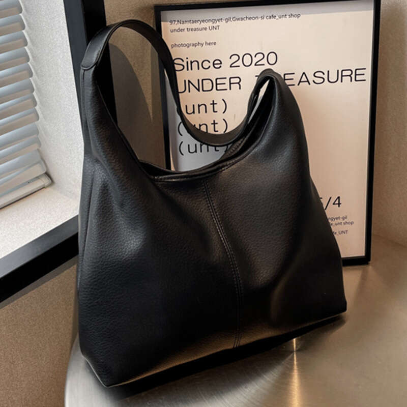 Spring/Summer New Fashionable PU Single Shoulder Underarm Large Capacity Women's Crossbody High Texture Commuter Tote Bag