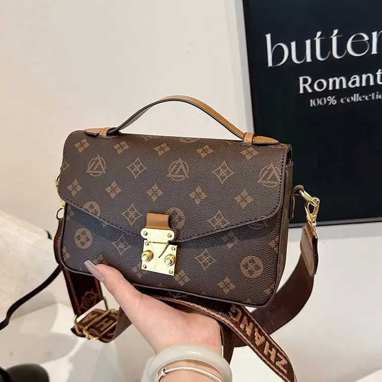 Designer Popar Classic Wens Messenger Bag In Leather Luxury Brand Handbags Elegant Design By Famous Designer1 Y251120