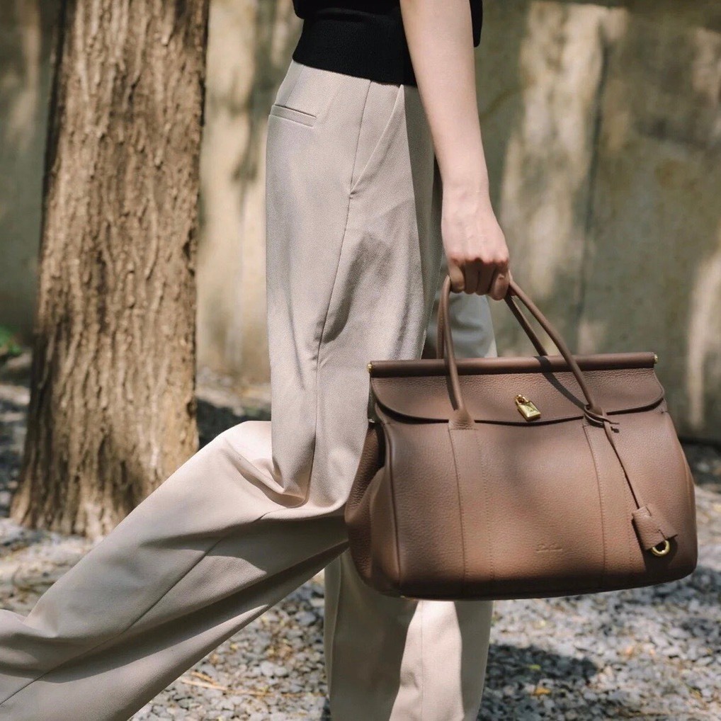 Women's Portable Cowhide Large-Capacity Tote With Single Shoulder Strap & Spacious Design