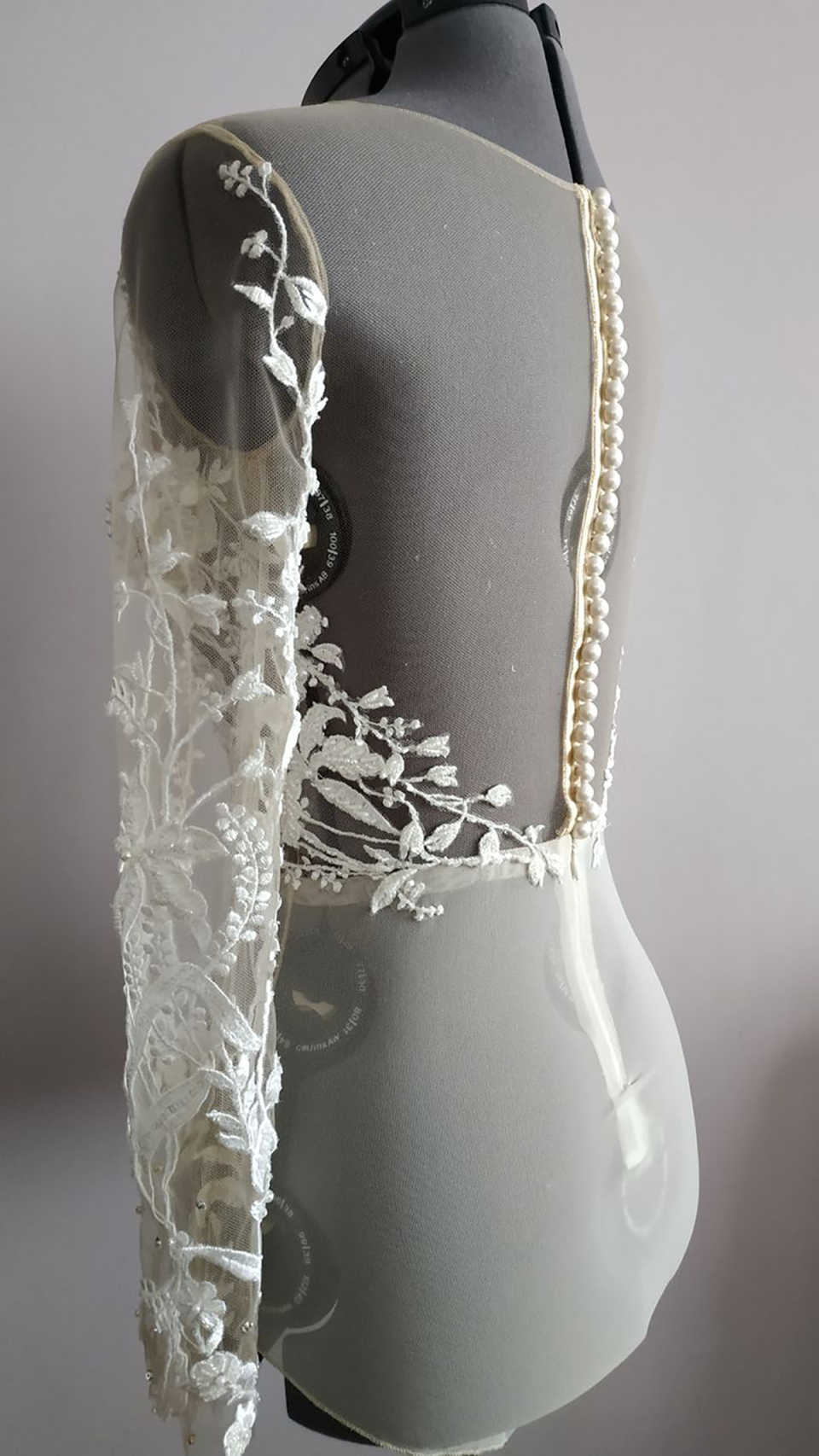 Modern Long Sleeve Bride Wrap Lace O Neck Pearls Beaded Appliques Bridal Jacket High Quality Wedding Accessories Customized