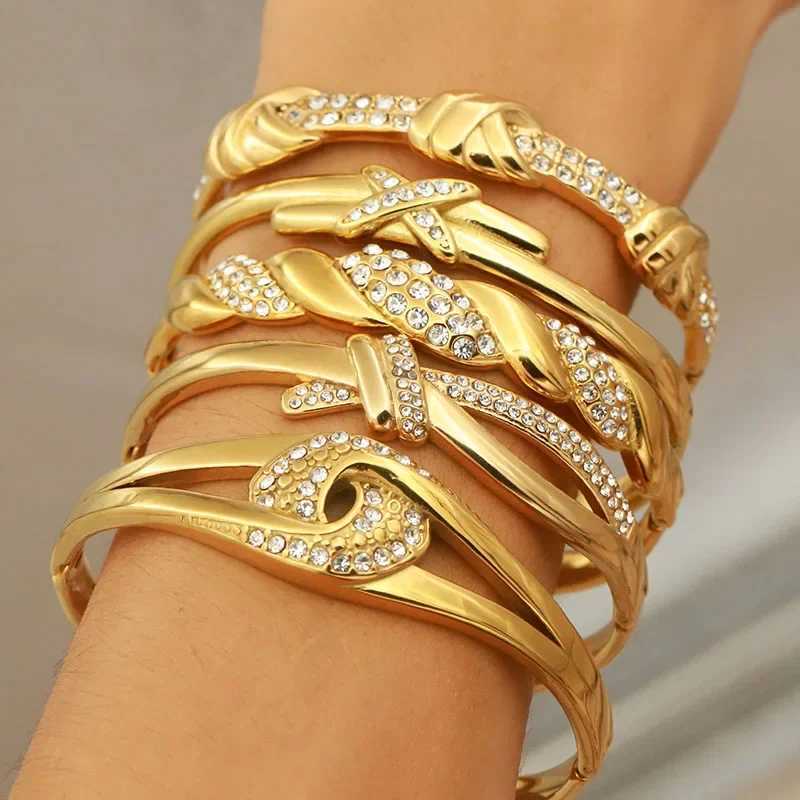 316L stainless steel metal crystal twisted bracelet suitable for women unique knot bracelet rust proof wrist jewelry party accessory Y250329