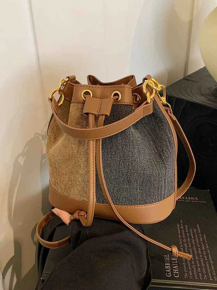 Designer Highend Niche e Shoder Bag Wen New Popar Ctra Color Crossbody Pack Splicing Handheld Bucket Bags Y251120