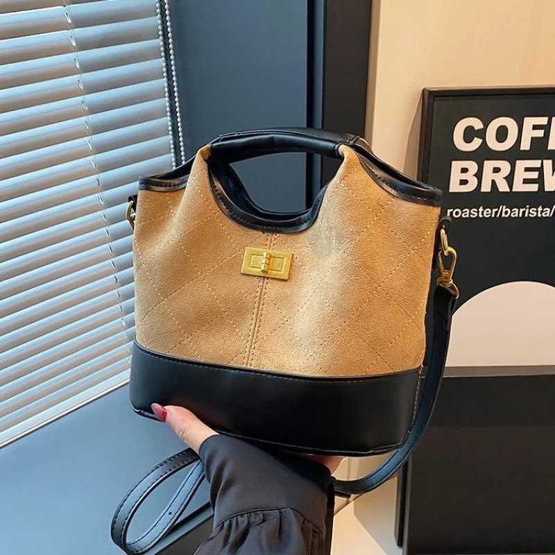 Designer Elegant Ladies Handbag Crafted Fr Leather Featuring Popar Classic Elegant And Casual Vintage Style1 Y251120