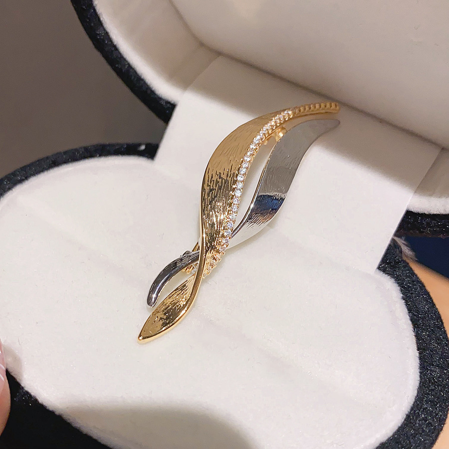 Silver Toned Moon Snowflake Hair Clip With Rhinestone Details Delicate Daily Elegant Jewelry Gift For Her High Quality And Stylish Accessory