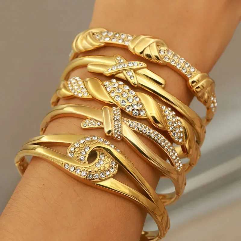 316L stainless steel metal crystal twisted bracelet suitable for women unique knot bracelet rust proof wrist jewelry party accessory Y250329