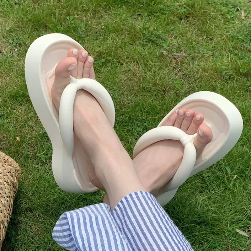 Black platform flip-flops Women's new summer wear non-slip and anti-odor flip-flops beach shoes casual sandals