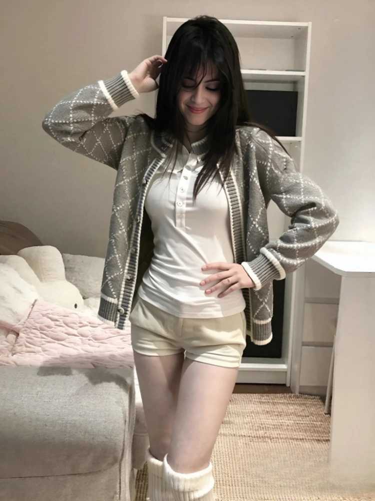 Autumn and Winter New Diamond Womens Longsleeved Crew Neck Sweater Elegant Cardigan Singlebreasted Knitwear Casual TopT251101