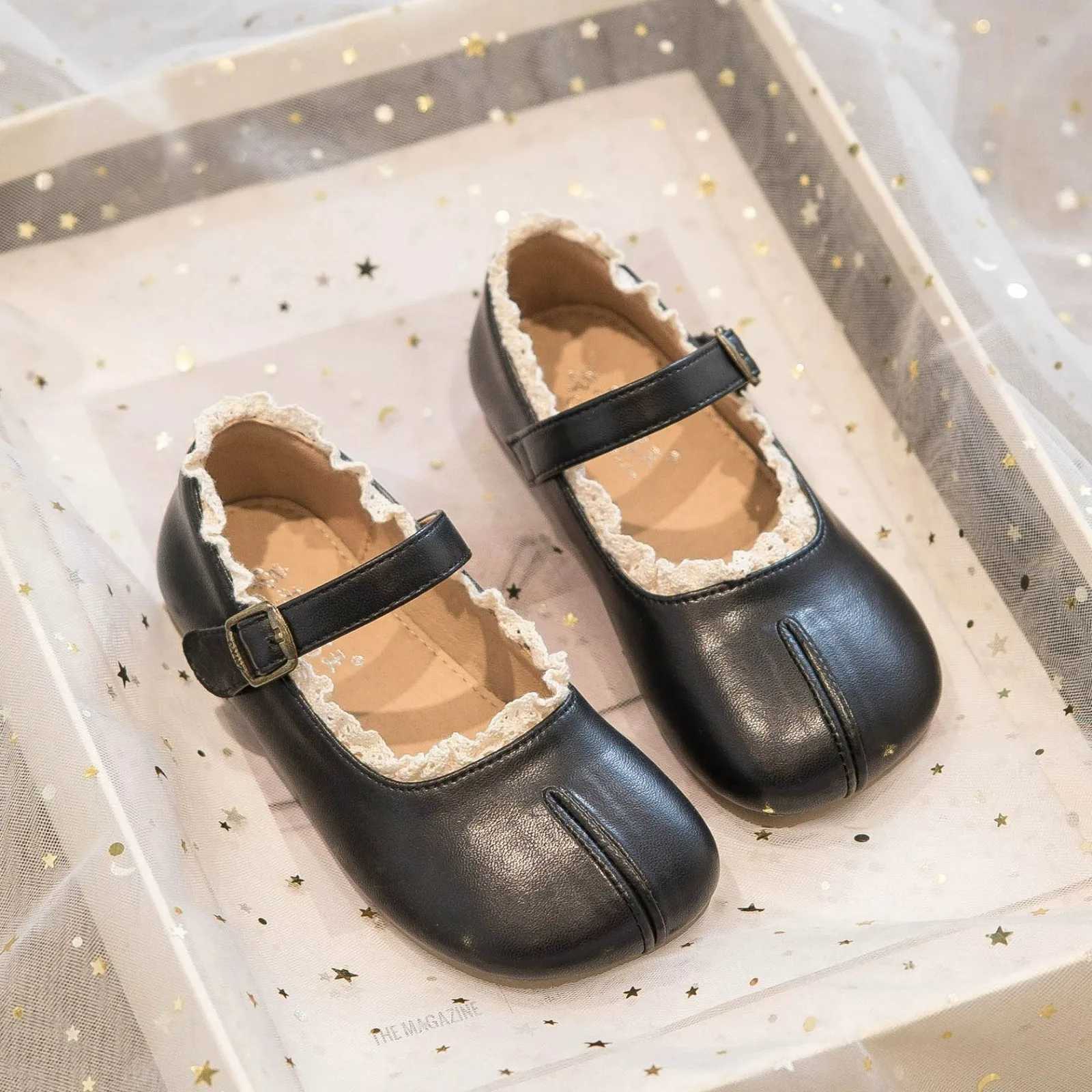 Girls Princess Shoes Round Toes 2025 New Kids Leather Shoes Nonslip Sweet Cute Lace Soft Sole Toddler Flats School Party ShoesT251101