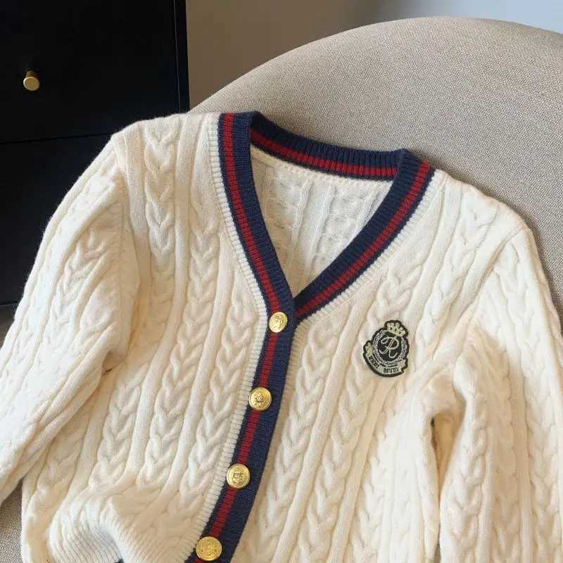 2025 Autumn Winter Preppy Style VNeck Knitting Long Sleeve Cardigan Women Casual Appliques Single Breasted Female Loose SweaterT251101