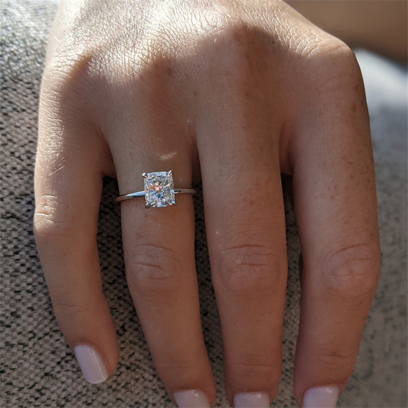 18K White Gold Elongated Cushion Cut 1.5 Carat Lab Diamond Ring Fashion Design Tiny Band Engagement Womens Gold Ring CVD Diamond