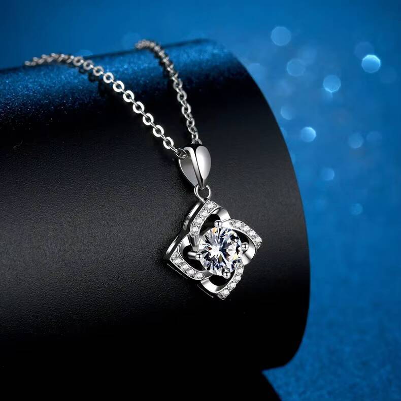 1CT 2CT VVS Moissanite Pendant Moissanite 925 Silver Necklace Four Leaf Clover Necklace Fashion Jewelry Necklaces