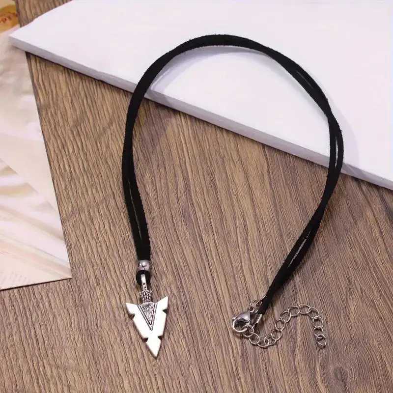 Retro Black Punk Triangle Arrow Pendant with Rope Necklace Accessories For Men N0472C250407