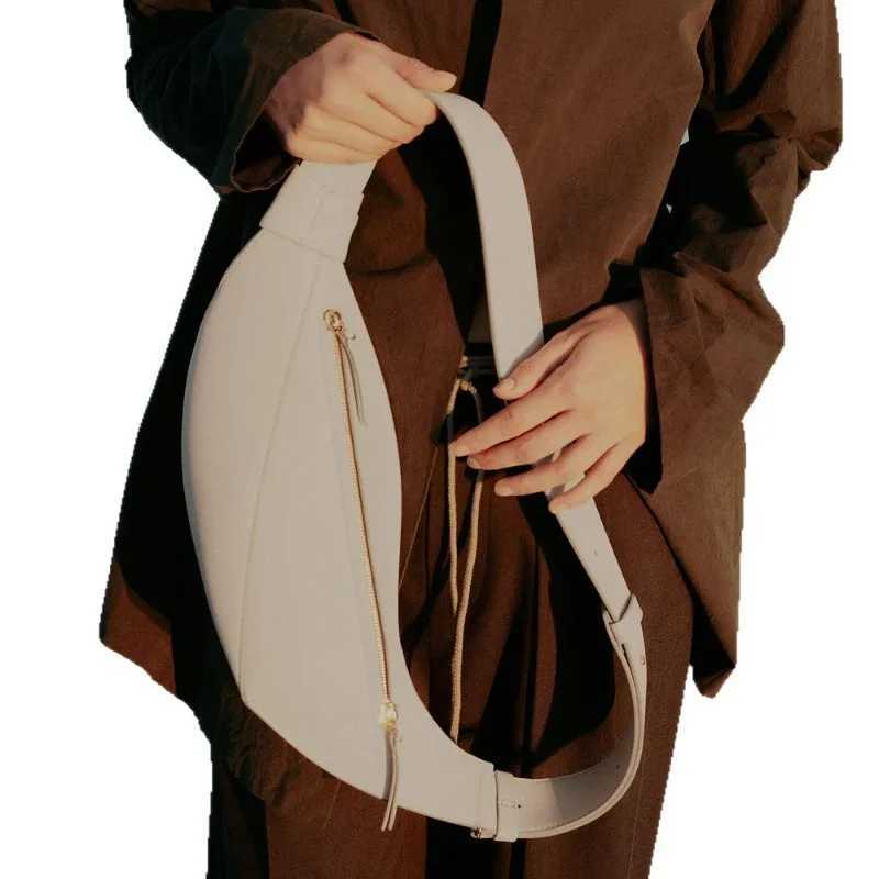 Designer handbag New large capacity pillow shaped personalized niche travel smooth cowhide crossbody bag Y251031