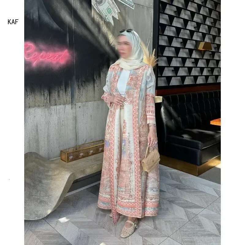 Autumn Women's Coat, Retro Printed Long Sleeved Muslim Abaya Saudi Fashion Wrinkled Waist Belt