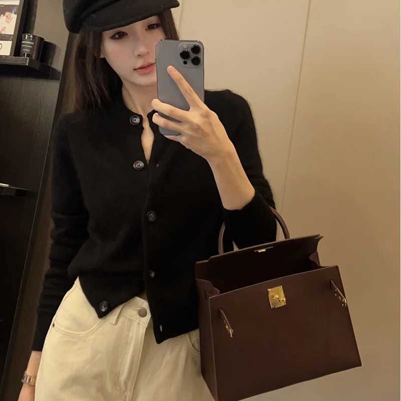 Autumn and Winter New 100 Pure Wool Cardigan Sweater Womens Knitted High Quality Oneck Womens Cashmere Coat SweaterT251101