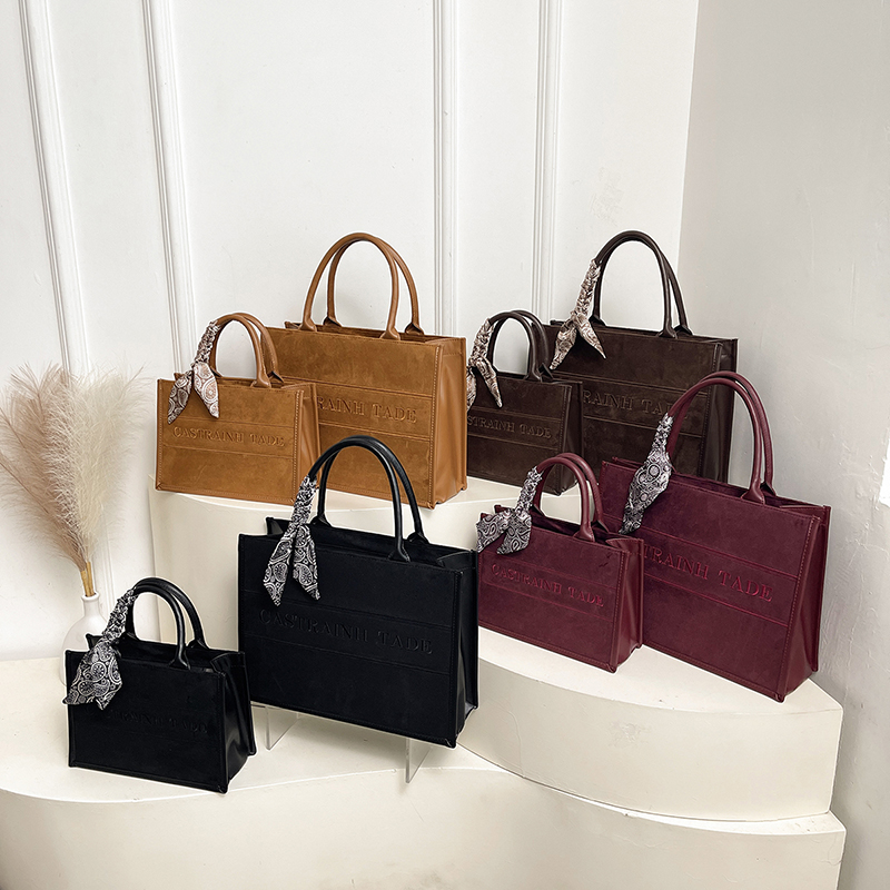 2025 new women's autumn niche fashion high-end large capacity synthetic leather handbag casual simple classic work shoulder bag student crossbody