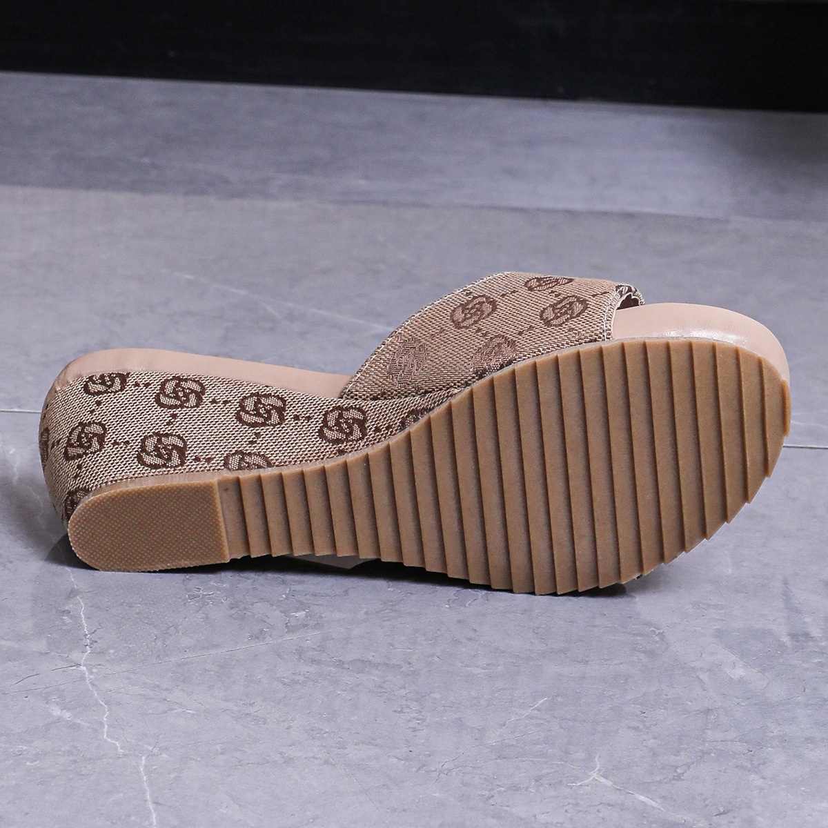 free shipping sandals designers for womens 2025 New Product Height Increase Fashion Style Personality Leisure Versatile Outerwear Size 35-43