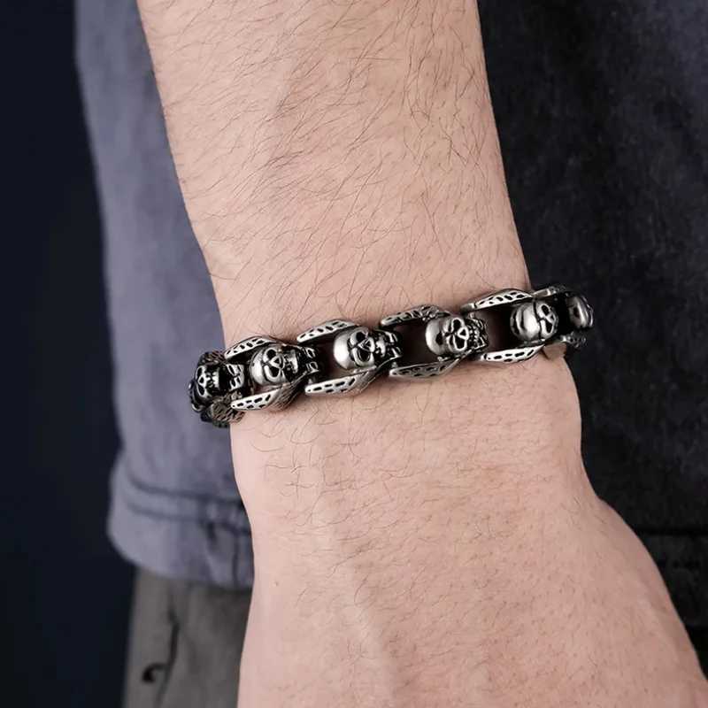 Fashionable punk skull titanium steel mens bracelet retro rock motorcycle bracelet jewelry Y250329