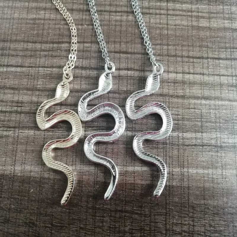 Wus 2022 New Ladies Snake Necklace New Animal Snake Pendant Necklace Earrings Simple Style Fashion Women Birthday Jewelry JewelC250407