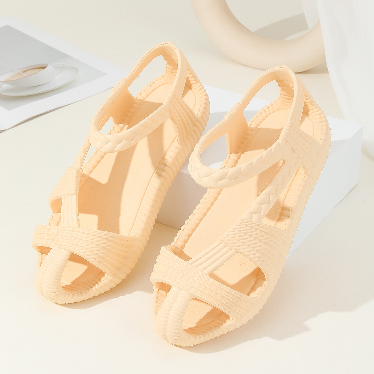 Free shipping slippers women beach shoe anti slip wear-resistant fashion outdoor sandals daily