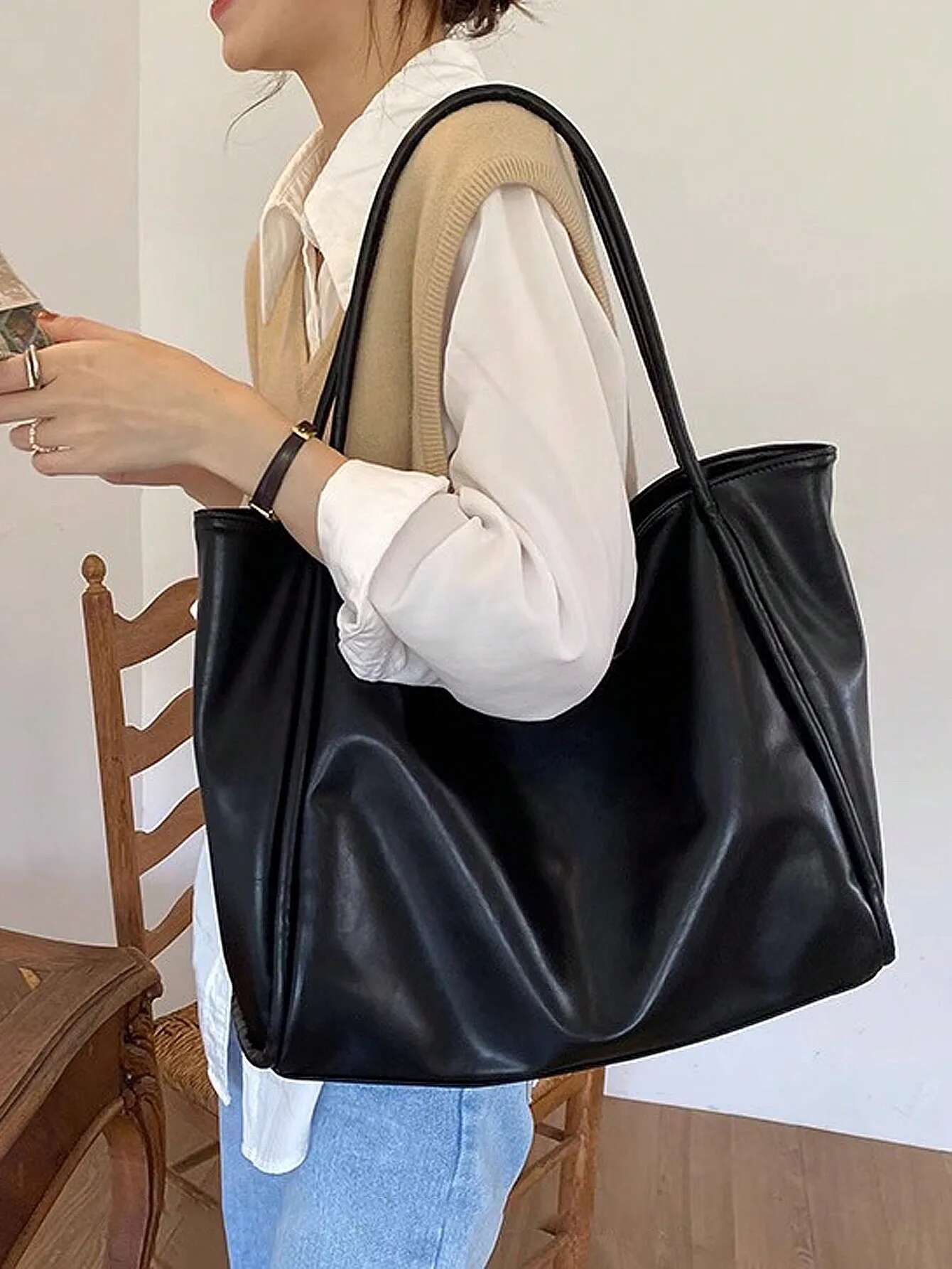 New Soft Leather Large Capacity Tote With A Niche Design Handheld Use, Single Shoulder Underarm Bag For Class And C