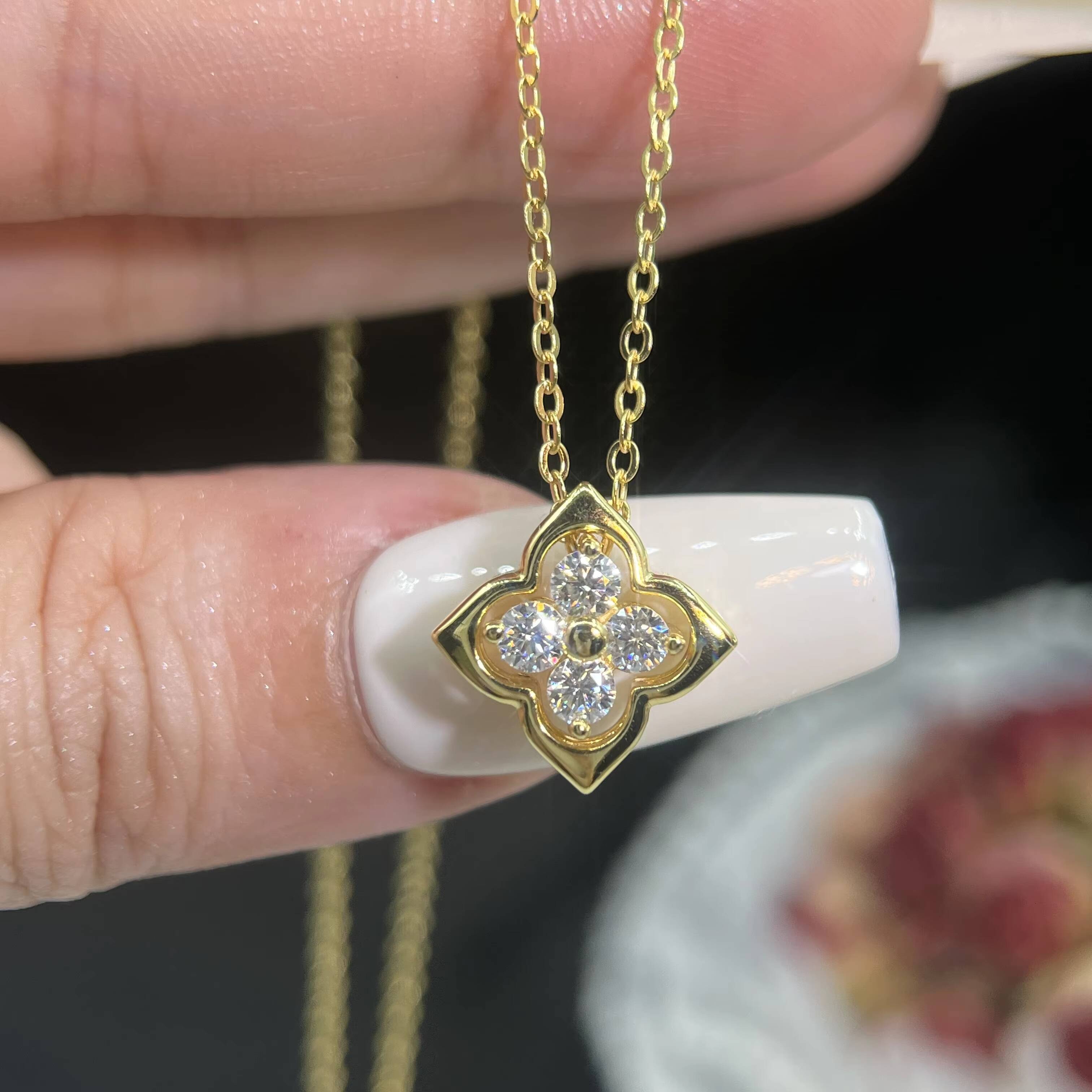 Luxury Clover Shape D Color VVS Moissanite Engagement Pendant Necklace for Women 10 14k 18k 22k Gold Plated S925 Silver Jewelry