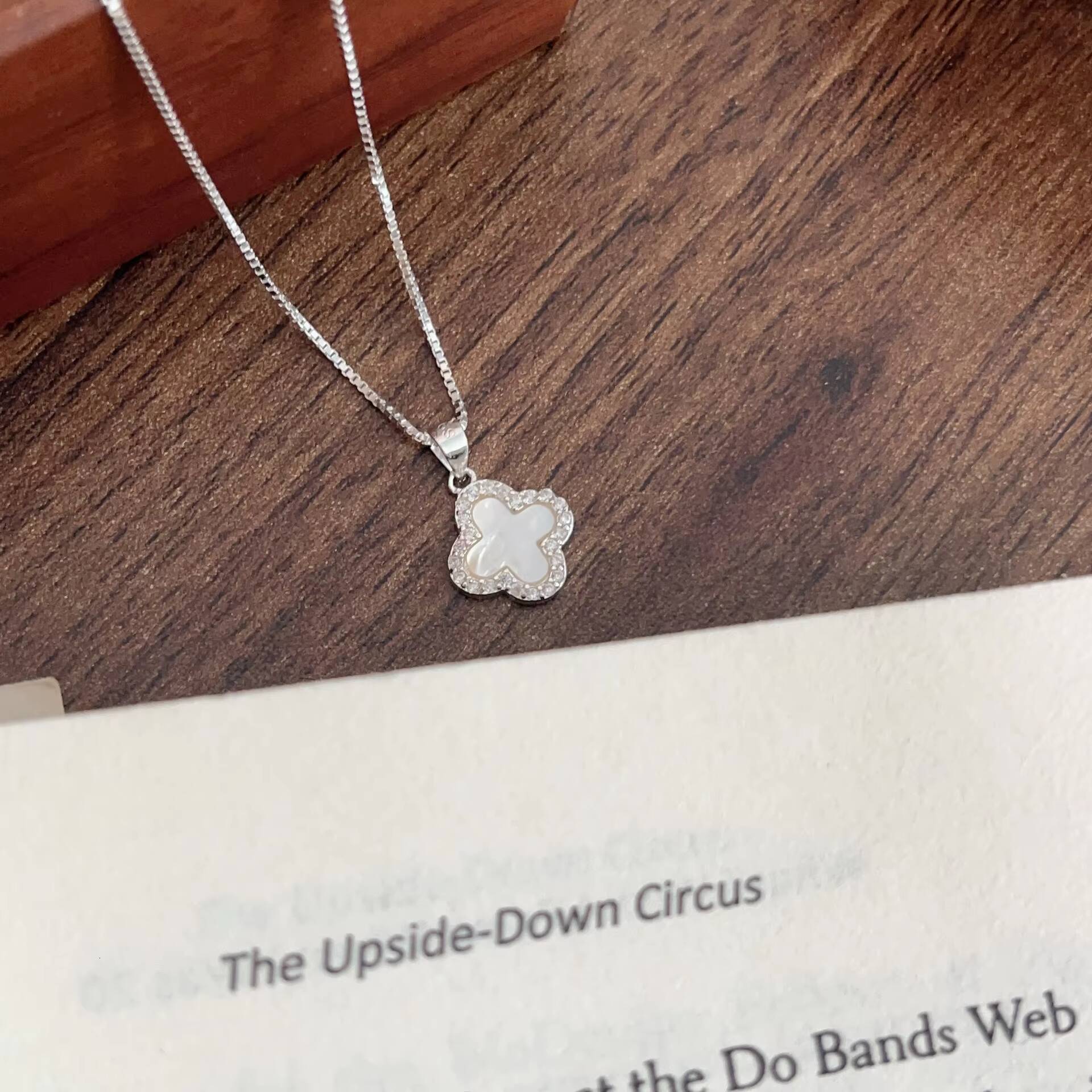 Fashion Fortune Grass Premium DoubleSided Clover Pendant Sterling Silver Necklace for Ladies for Weddings Engagements