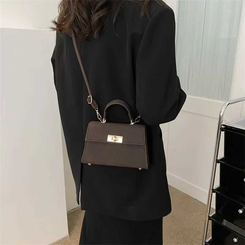 Designer Wens Plaid Crossbody Bag PU Leather Lightweight Shoder Purse for Off Cmute Travel Y251120