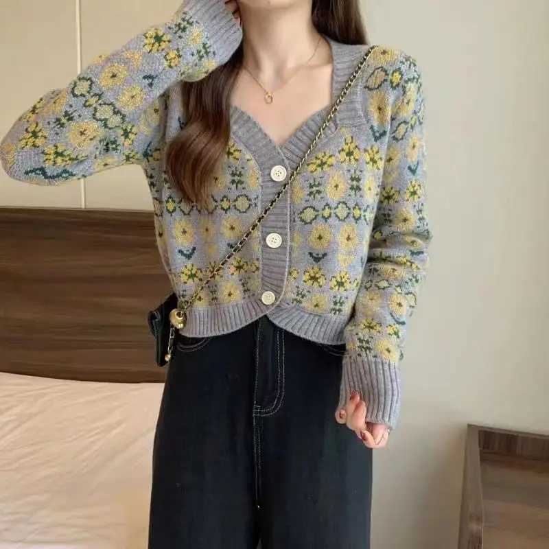 Vintage floral short knitted cardigan women autumn 2025 sweater jacket design sense long sleeve v neck cardigan sweater femaleT251101