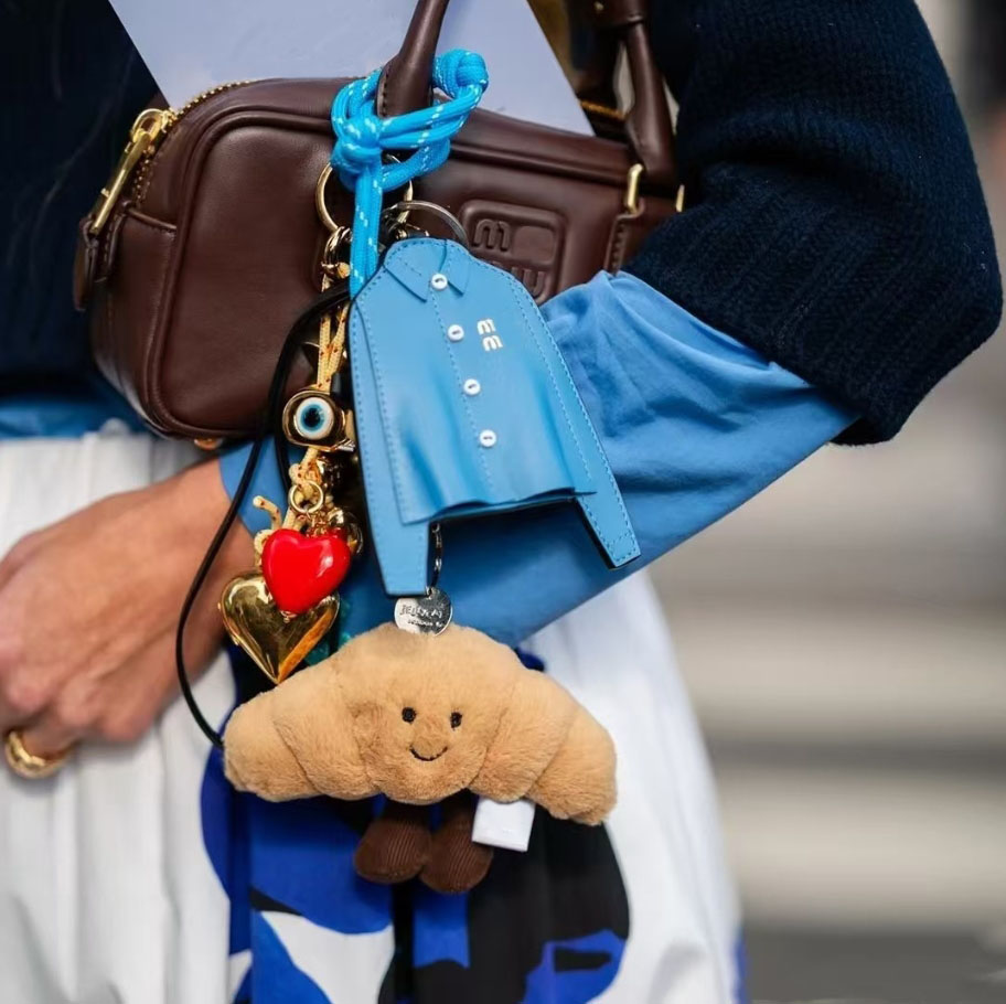 Luxury Lanyards Keychains Cute Bag Pendant Accessories Design Mini Ballet Shoes Blue shirt Ornament Bag Charms Clothing Personality Hanging On Bag Pendants