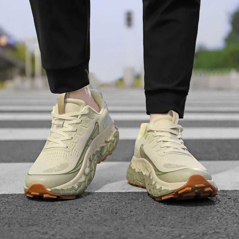 Mens Breathable Bounce Trail Running Shoes Anti-slip Cushioning Outdoor Thick Bottom Running Shoes Couple SneakersC250401