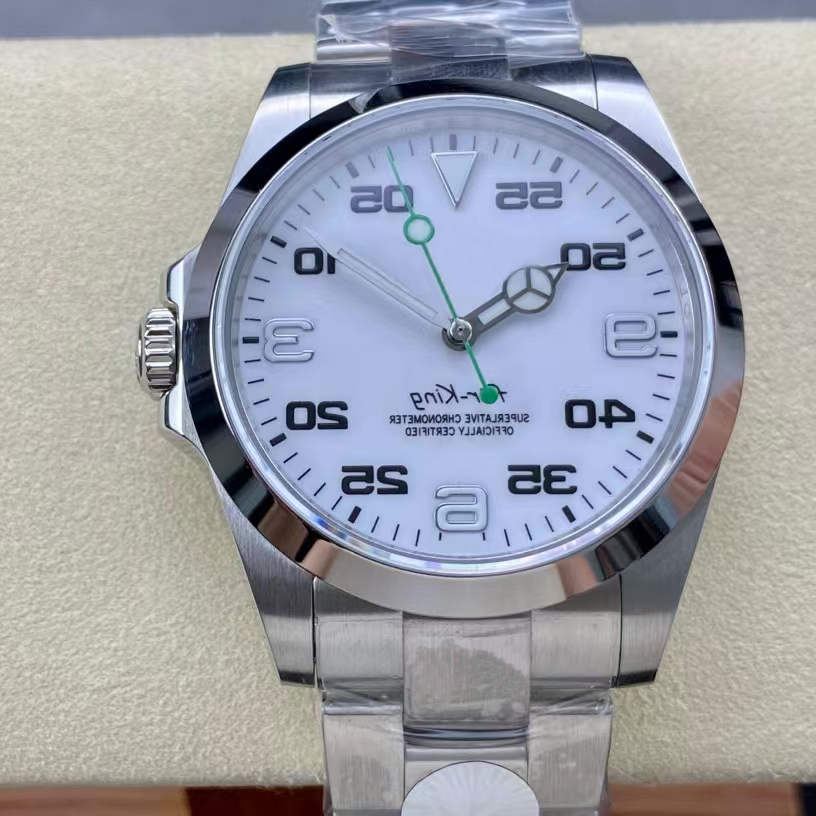 Stylish 40mm Mens' Chronograph Watch with Unique Lightening Symbolic Design - Automatic Winding Mechanism M116400